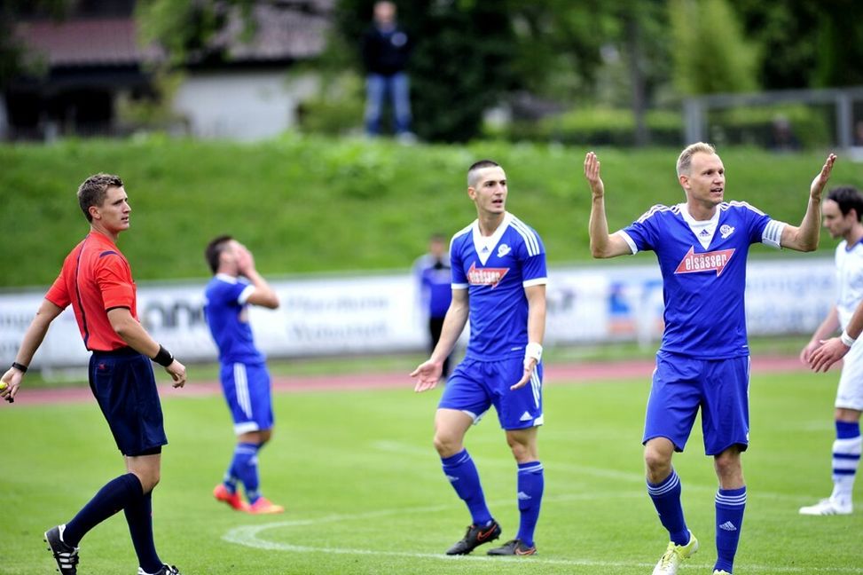 Enttäuschte Gesichter bei VfL-Kapitän Daniel Kniesel und seinen Teamkollegen. Bild: Photo 5
