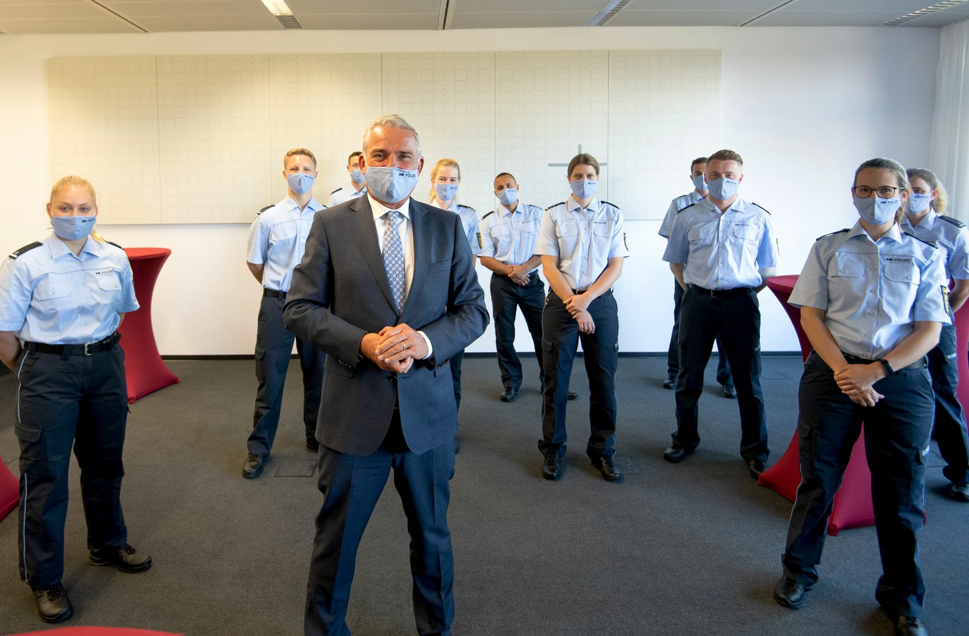 Innenminister Thomas Strobl jüngst am neuen Ausbildungsstandort der Polizei in Herrenberg inmitten der Auszubildenden