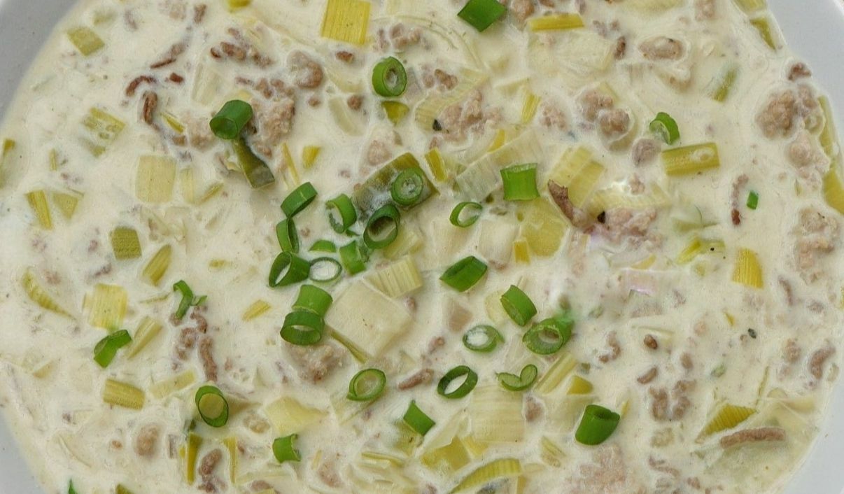 Die deftige Suppe kennen viele aus ihrer Kindheit. Bild: z