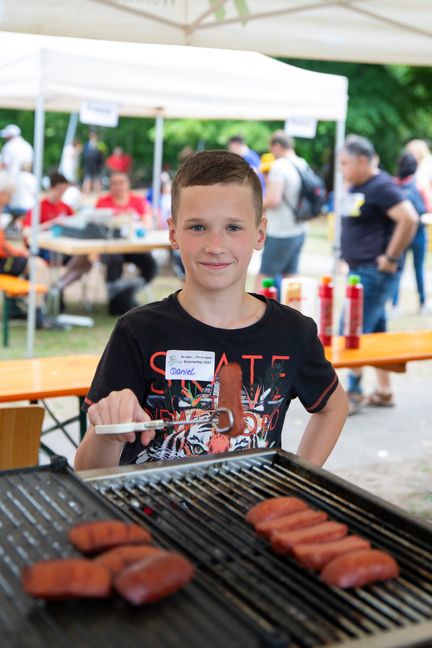 Leckereien vom Grill gehören zum Sommerfest im Eichholz. Bild: z