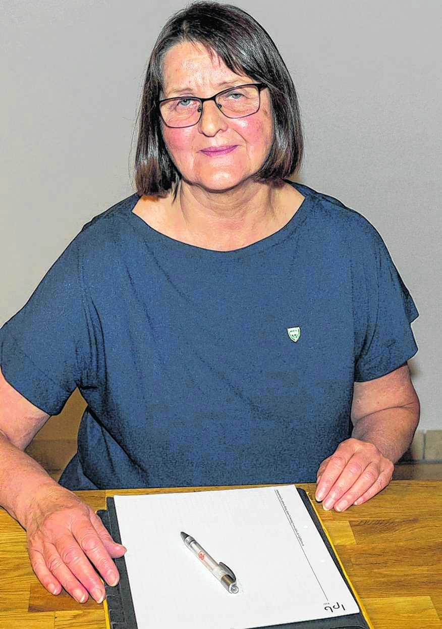 Stift und Block fast immer dabei: Gudrun Gebauer engagiert sich in ihrer Freizeit für die Spvgg Weil im Schönbuch.  Bild: Nüßle