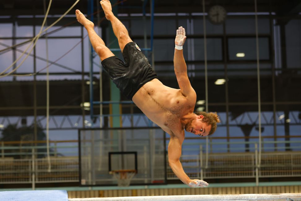 WTG-Kapitän Nick Ackermann beim Training am Pauschenpferd. Bild: Georg Hrivatakis.