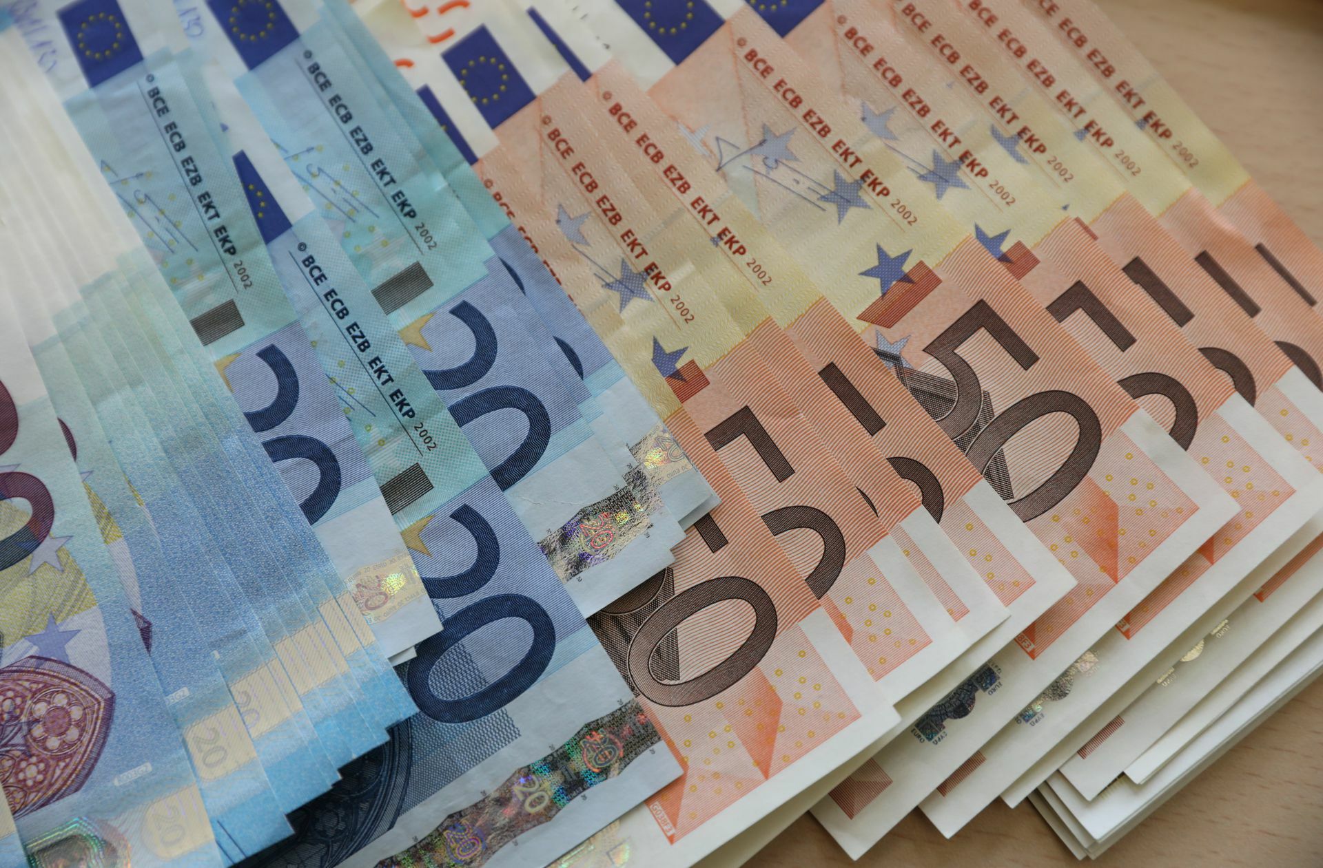 Bargeld zu horten, ist keine sichere Lösung. Foto: dpa/Bernd Wüstneck