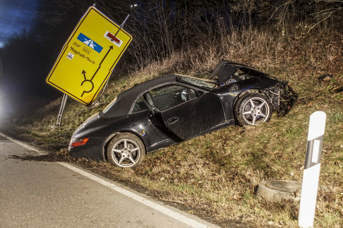 Der Fahrer wurde bei dem Unfall schwer verletzt. Bild: SDMG/Dettenmeyer