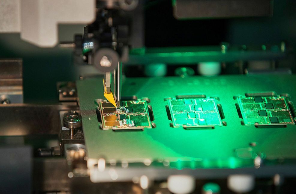 Unternehmen auf der ganzen Welt rangeln sich um Mikrochips – davon sind längst nicht nur Hersteller von elektronischen Geräten tangiert.