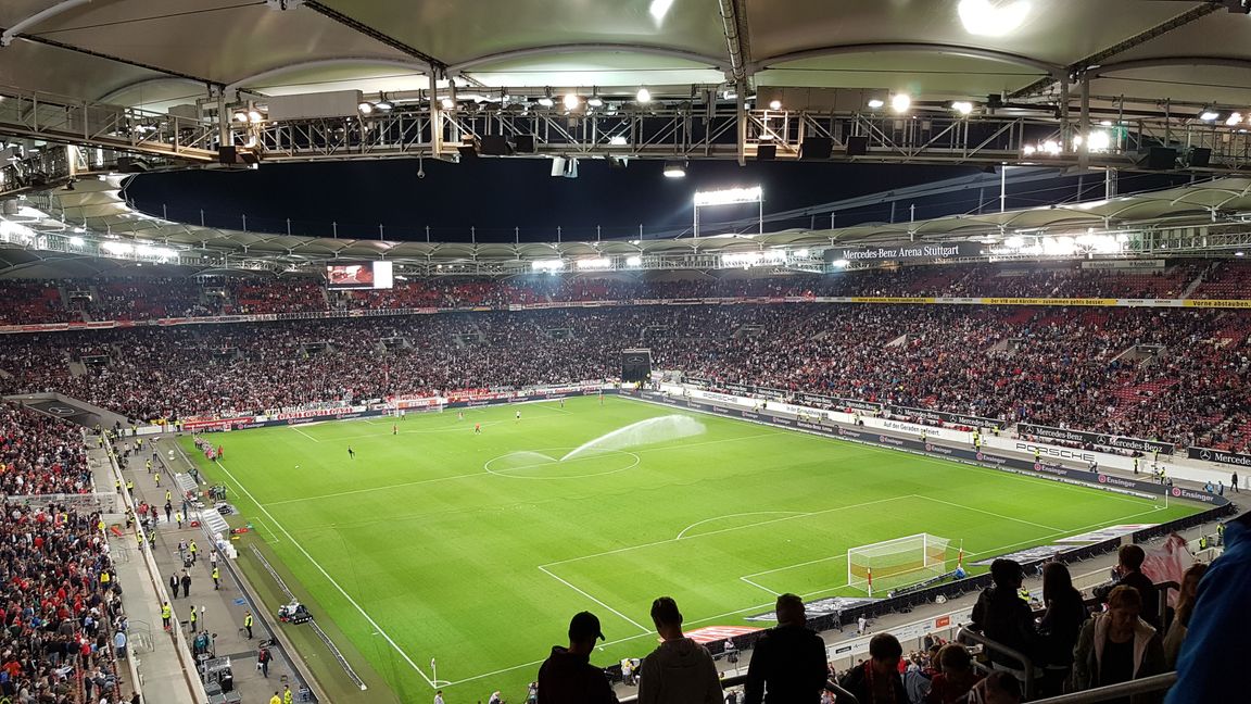 Volles Haus, Flutlicht, angenehme Atmosphäre. So zeigt sich der Fußball von seiner Schokoladenseite.Bild: Wegner/A