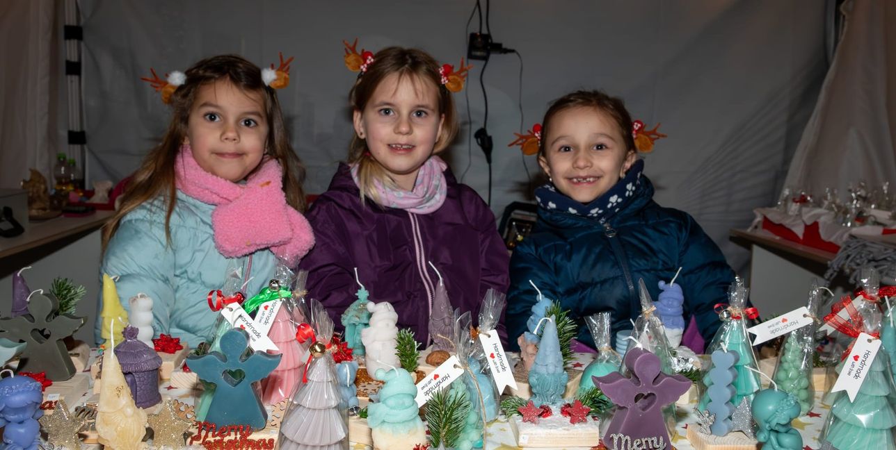 Lina, Kathalea  Carzavec und Hana Hurenovic hatten die Idee für einen eigenen Stand.