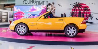 Der gelbe SLK 230 Kompressor im Mercedes-Benz Museum gehört zur aktuellen Sonderausstellung „Youngtimer“. Sie ist noch bis 2. November im Raum Collection 5 zu sehen.
