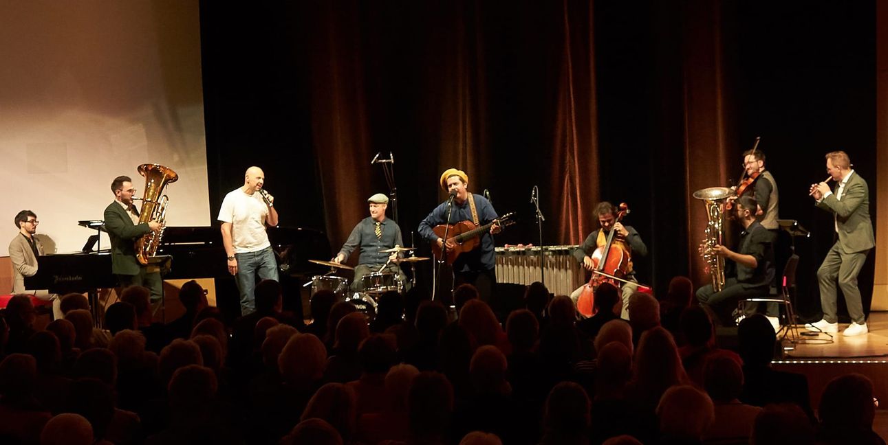 Die Band The Erlkings mit den Hanke-Brüdern und Johannes Held beim NCMF-Finale.