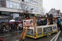 Närrisches Treiben beim Umzug als Abschluss des Leonberger Pferdemarkts.