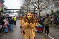 Närrisches Treiben beim Umzug als Abschluss des Leonberger Pferdemarkts.