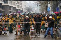 Närrisches Treiben beim Umzug als Abschluss des Leonberger Pferdemarkts.
