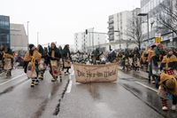 Närrisches Treiben beim Umzug als Abschluss des Leonberger Pferdemarkts.