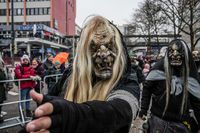 Närrisches Treiben beim Umzug als Abschluss des Leonberger Pferdemarkts.