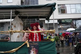 Närrisches Treiben beim Umzug als Abschluss des Leonberger Pferdemarkts.