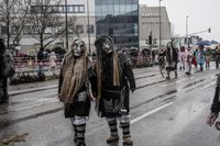 Närrisches Treiben beim Umzug als Abschluss des Leonberger Pferdemarkts.