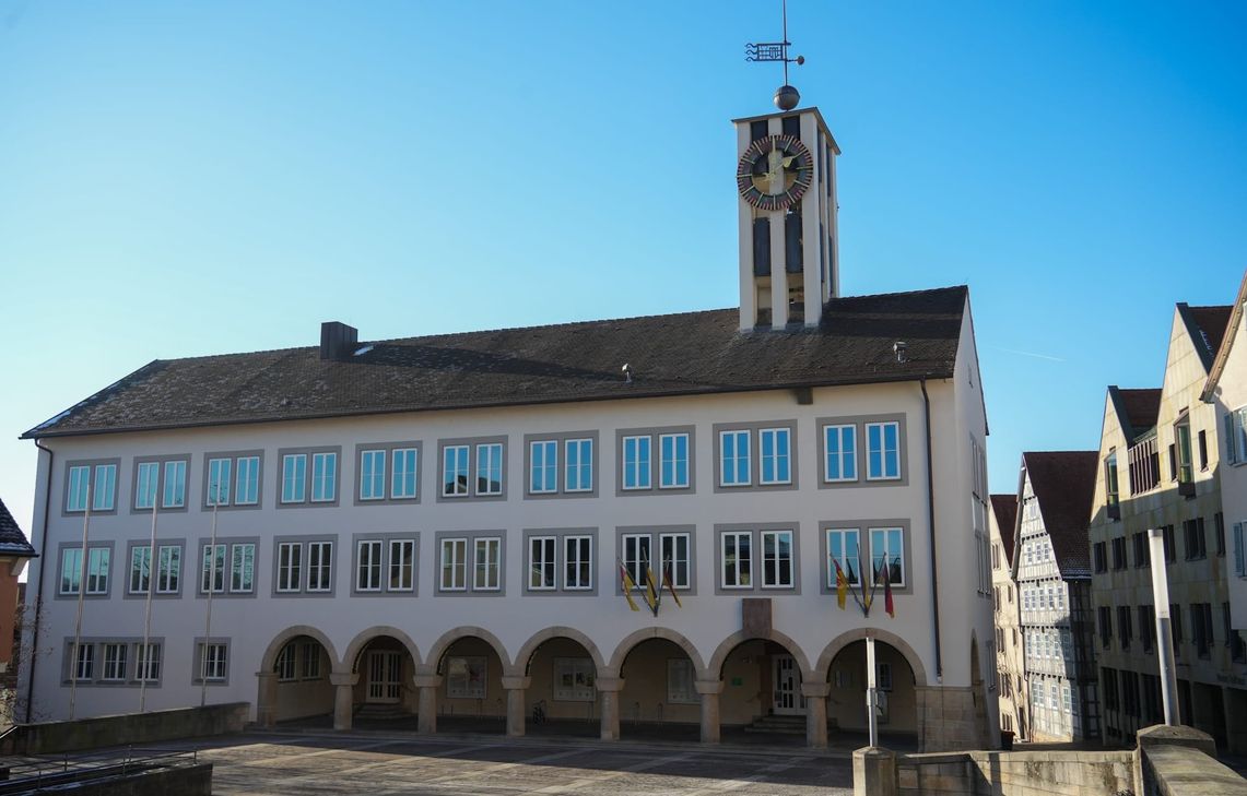Im Böblinger Rathaus muss kräftig gespart werden.