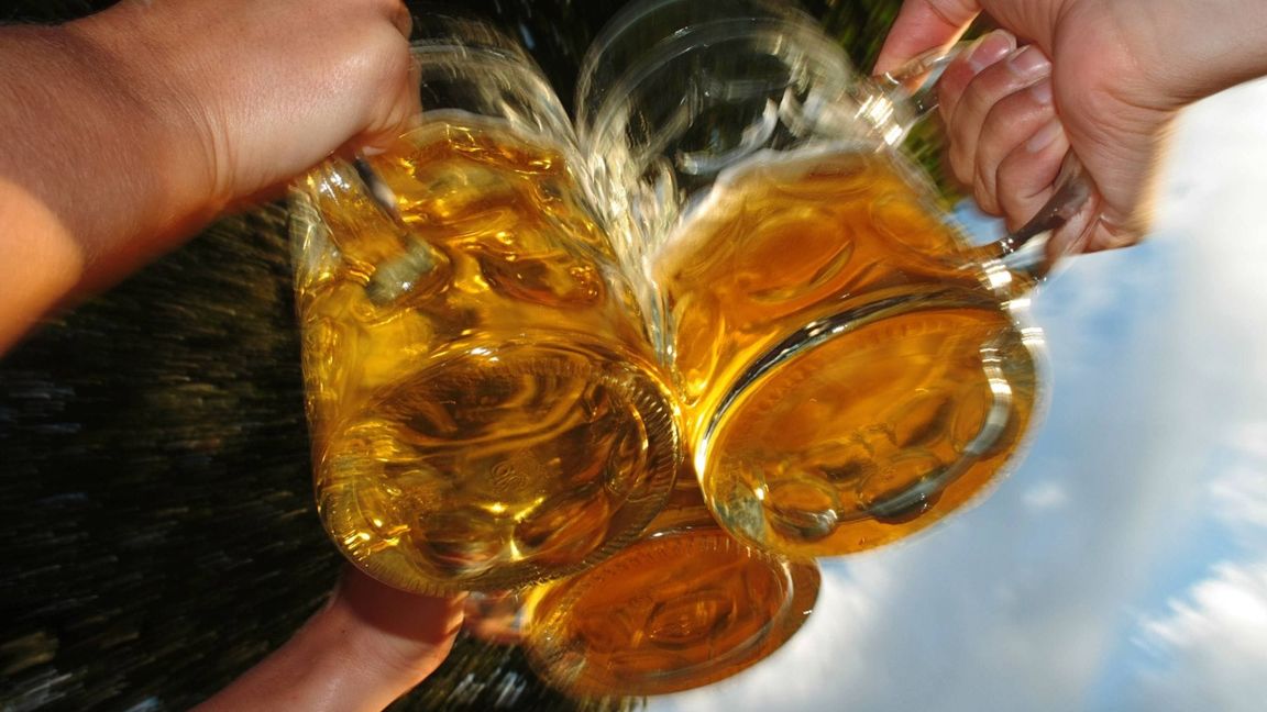 Der Deutsche Brauer-Bund erwartet nach einem historischen Absatzrückgang ein weiteres schwieriges Jahr für die Bierhersteller (Symbolfoto).