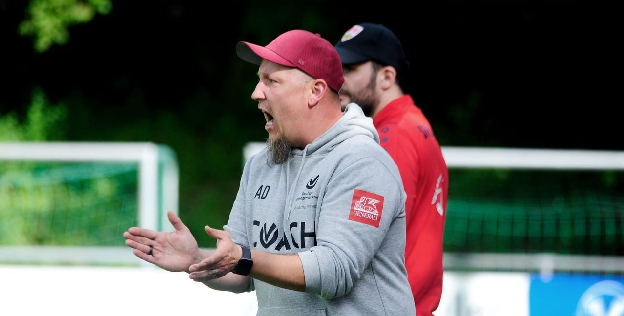 Magstadts Trainer Andy Damm war trotz der 1:4-Heimniederlage gegen den SV Oberjesingen nicht unzufrieden mit der Leistung seiner Spieler.
Bild: photostampe