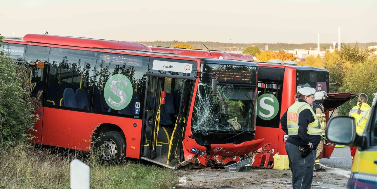 Einfach umgeknickt: der verunfallte Gelenkbus.