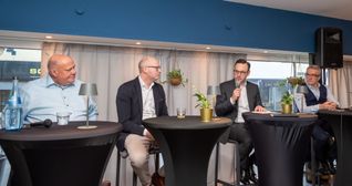 Diskussion im Weinkult (von links): Harald Grumser, Dr. Alexander Karl, Lukas Rosengrün und Ergun Lümali. Bild: Nüssle