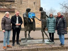 Hoffen auf viele alte Handys: Karin Wagner, Martin Wenger, Christine Arndt und Ilke Büchler (von links).