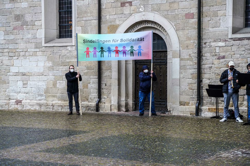 Das Montagsgedenken bei der Sindelfinger Martinskirche, für die an Corona Verstorbenen, ist beendet, teilen die Initiatoren mit.    Bild: Dettenmeyer/Archiv