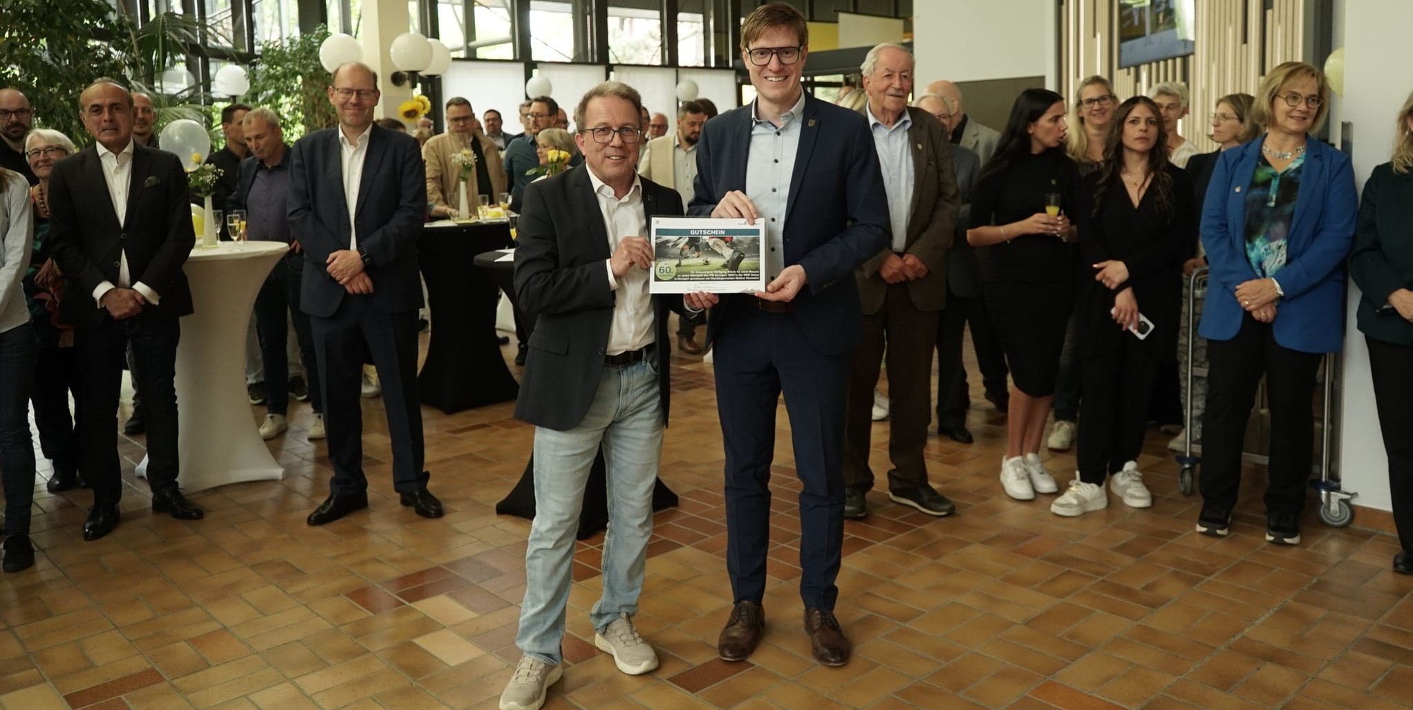 VfB-Ticketgutschein für OV Stierle von OB Kleemann