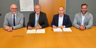 Von links: Der erste RBB-Geschäftsführer Dr. Fank Schumacher, Landrat und RBB-Verbandsvorsitzender Roland Bernhard, Oberbürgermeister und kbb-Verbandsvorsitzender Dr. Stefan Belz und der zweite RBB-Geschäftsführer Sascha Hejny freuen sich über die positiven Beschlüsse ihrer Verbände zum Bau der Klärschlammverwertungsanlage am Standort des Restmüllheizkraftwerks in Böblingen.