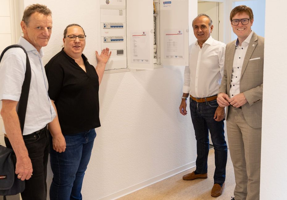 Oberbürgermeister Markus Kleemann, Geschäftsführer Georgios Tsomidis, Mieterbetreuerin Sigird Derdus und Projektleiter Peter Rey.