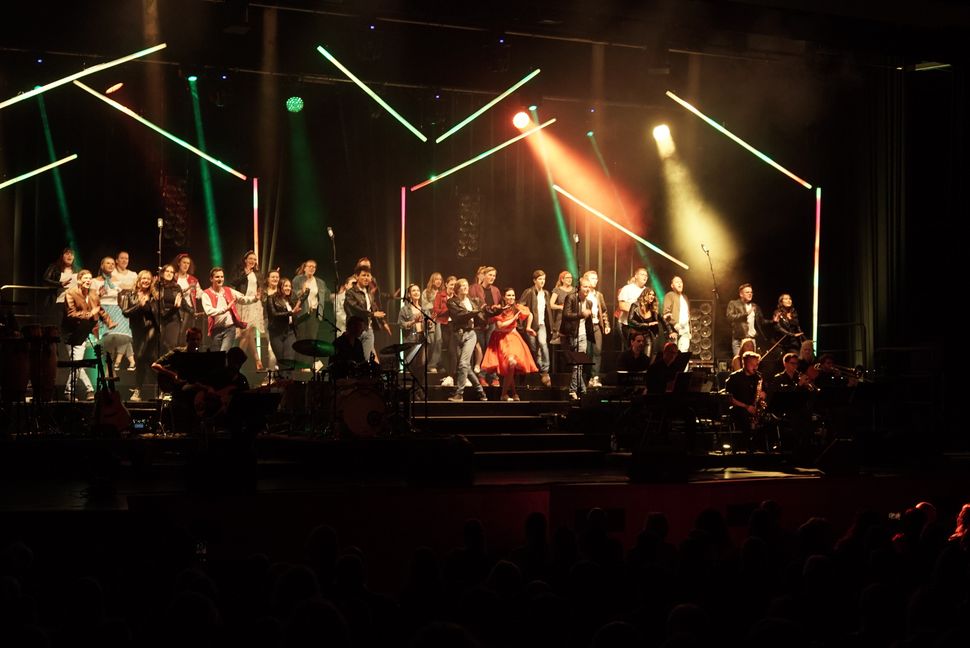 Der Aktionsfaktor bei der Musical-Gala war der Chor der Jungen Bühne. Bild: Heiden