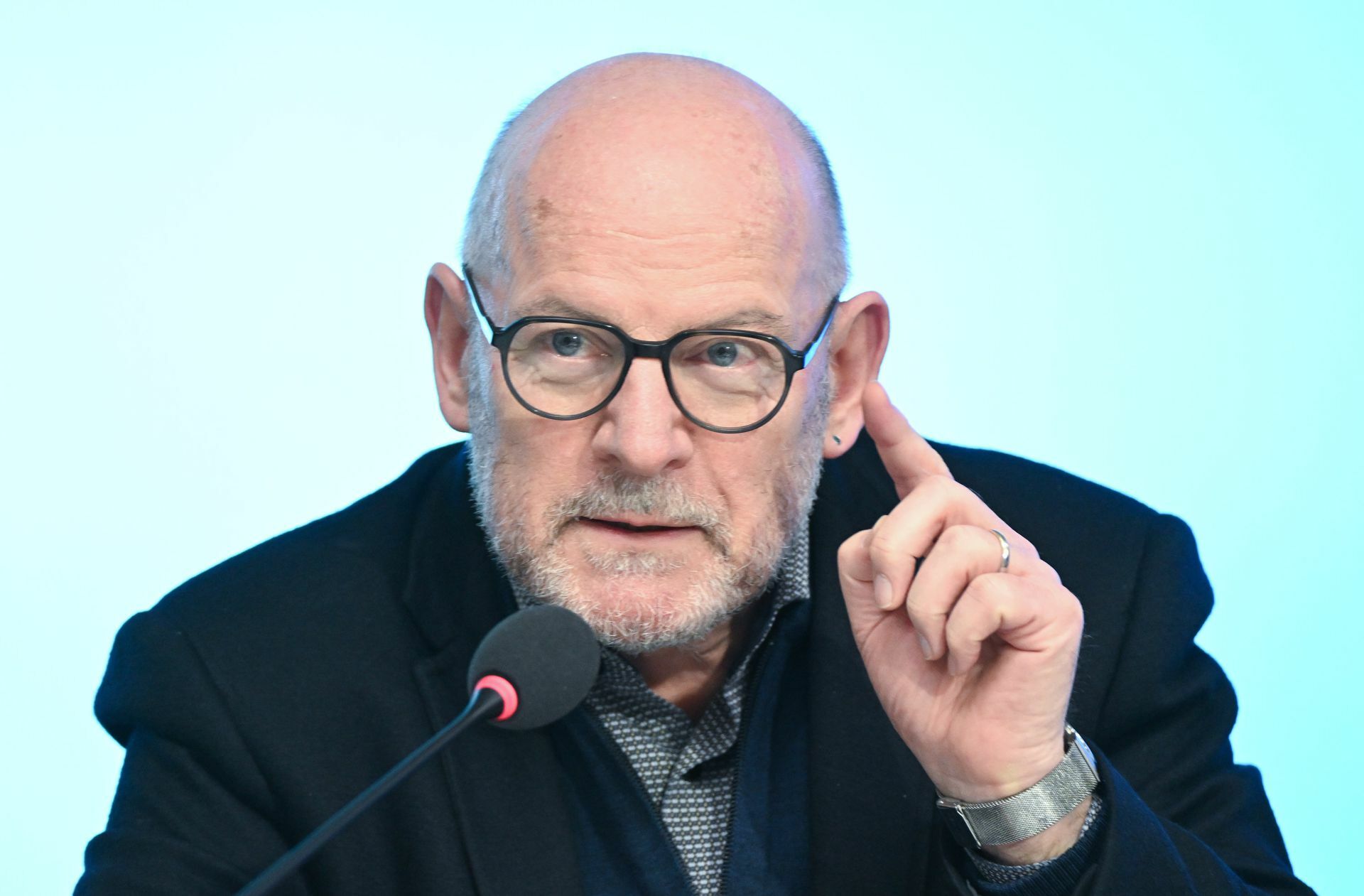 Landesverkehrsminister Winfried Hermann (Grüne) muss sich kritische Fragen zu seinen Beratern stellen lassen.