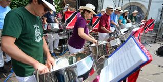 Bei der Arbeit: Die Giacinto Carlucci/Kolberg Steelband.