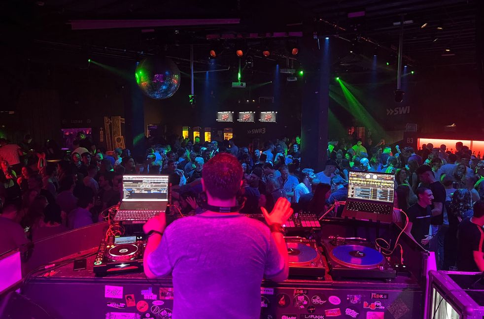 Ohne Discjockey kommt eine Party nur schwer auf Touren. Die Handballer der HSG Schönbuch dürfen sich freuen. Bild: z