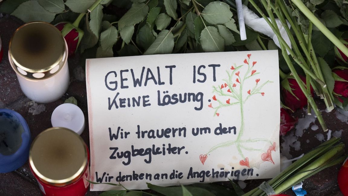 Der Sicherheitsgipfel wurde nach dem tödlichen Angriff auf einen Bahn-Mitarbeiter einberufen.