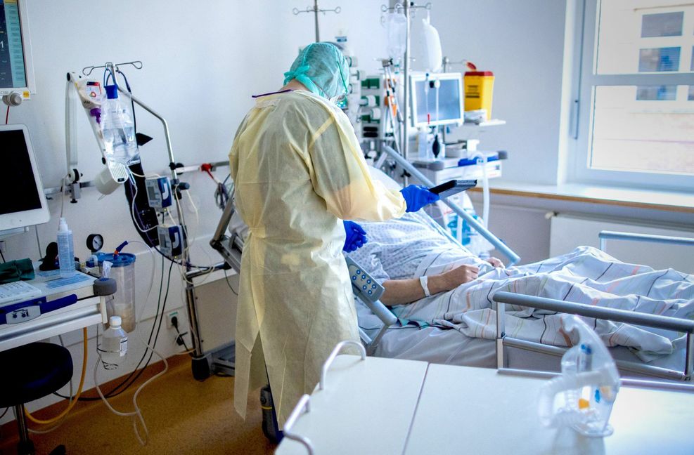 Covid-19-Patienten belasten oft ein ganzes Krankenhaus – doch von der Corona-Prämie soll jeweils nur ein Teil der Belegschaft etwas haben.