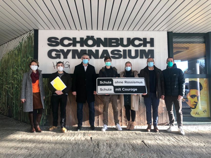Gruppenbild mit dem Logo: Veronika Belle-Häßler, Andreas Haiß, Ioannis  Delakos,  Mats  Ackermann, Anja  Poerschke-Frasch, Sebastian  Schimmer und Fedor Luib (von links). Bild: z