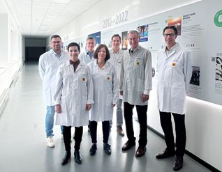 Maximilian Schöllkopf (Wirtschaftsförderer Schönaich), Bürgermeisterin Anna Walther, Lutz Braun (Geschäftsführer Faulhaber), Bianca Gruber (Erste Beigeordnete Schönaich), Dr. Sascha Meßmer (Kreiswirtschaftsförderer), Landrat Roland Bernhard, Markus Dietz (Geschäftsführer Faulhaber) Bild: Faulhaber