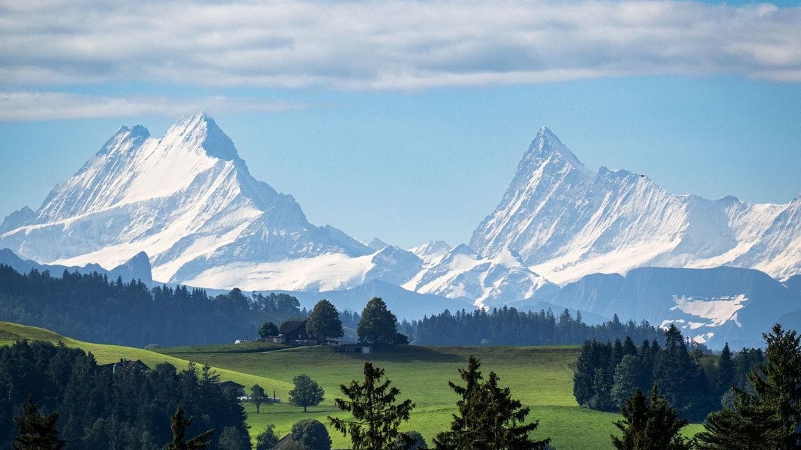 Es fällt wegen des Klimawandels weniger Schnee in den Bergen und das, was fällt, schmilzt schneller (Archivbild)