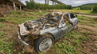 Künftig sollen aus schrottreifen Autos und anderen Fahrzeugen mehr Rohstoffe gewonnen werden. (Symbolbild)