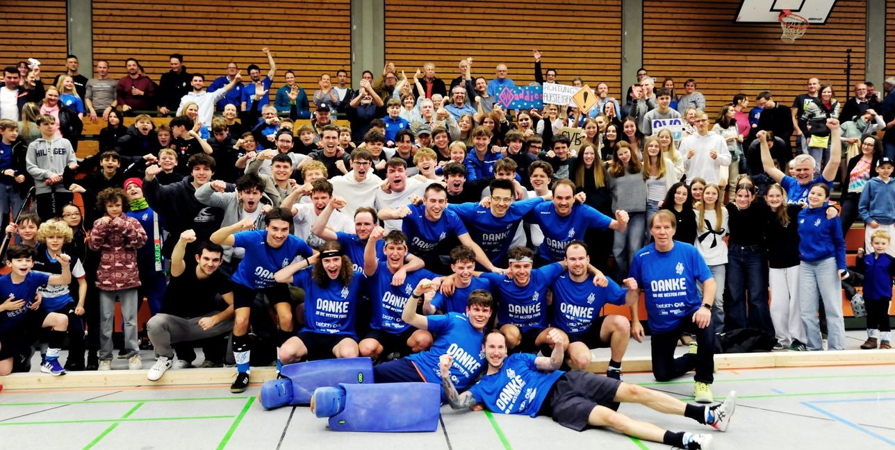 Nach dem Spiel herrschte grenzenloser Jubel bei der Manschaft und den Fans in der Hermann-Raiser-Halle.