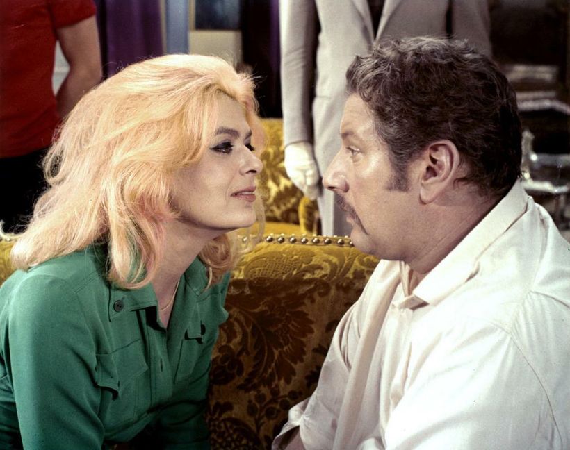 Mister Knister? Melina Mercouri testet Peter Ustinovs erotische Begeisterungsfähigkeit, bevor es in „Topkapi“ womöglich ernst wird.   Bild: z
