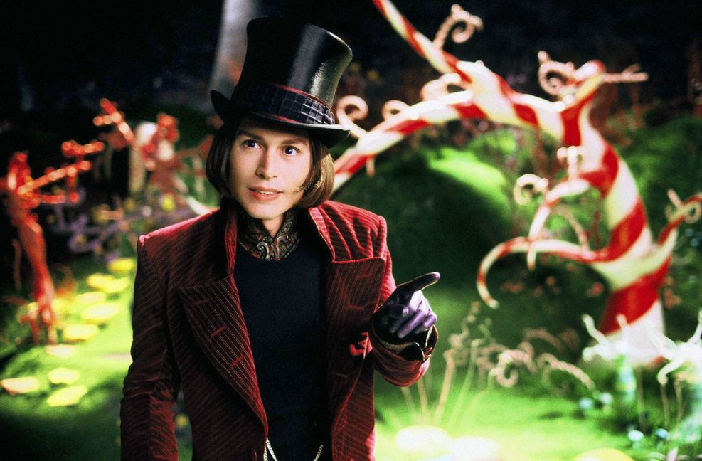 Johnny Depp ist Willy Wonka, und „Charlie und die Schokoladenfabrik“ haben von ihm einiges zu erwarten.   Bild: z