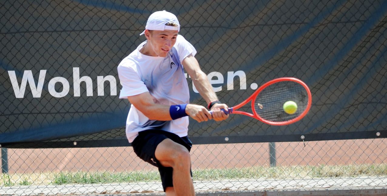 Sindelfingens David Eichenseher  gewinnt gegen Bad Ems das Spitzeneinzel  gegen den Kasachen Denis Yevseyev mit 6:4 und 6:4.