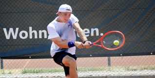 Sindelfingens David Eichenseher  gewinnt gegen Bad Ems das Spitzeneinzel  gegen den Kasachen Denis Yevseyev mit 6:4 und 6:4.