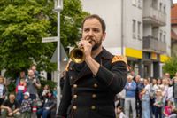 Die Hauptübung der Sindelfinger Feuerwehr bestand aus mehreren Teilen: Erst zeigten sie mit historischen Löscheinheiten, wie früher das Feuer bekämpft wurde - anschließend retteten sie aus dem Maichinger Bürgerhaus Personen über tragbare Leitern und Drehleiter.