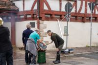 Die Hauptübung der Sindelfinger Feuerwehr bestand aus mehreren Teilen: Erst zeigten sie mit historischen Löscheinheiten, wie früher das Feuer bekämpft wurde - anschließend retteten sie aus dem Maichinger Bürgerhaus Personen über tragbare Leitern und Drehleiter.