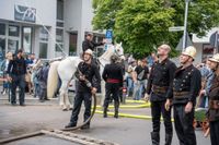 Die Hauptübung der Sindelfinger Feuerwehr bestand aus mehreren Teilen: Erst zeigten sie mit historischen Löscheinheiten, wie früher das Feuer bekämpft wurde - anschließend retteten sie aus dem Maichinger Bürgerhaus Personen über tragbare Leitern und Drehleiter.