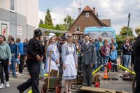 Die Hauptübung der Sindelfinger Feuerwehr bestand aus mehreren Teilen: Erst zeigten sie mit historischen Löscheinheiten, wie früher das Feuer bekämpft wurde - anschließend retteten sie aus dem Maichinger Bürgerhaus Personen über tragbare Leitern und Drehleiter.