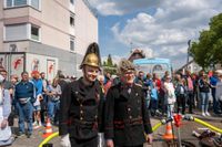 Die Hauptübung der Sindelfinger Feuerwehr bestand aus mehreren Teilen: Erst zeigten sie mit historischen Löscheinheiten, wie früher das Feuer bekämpft wurde - anschließend retteten sie aus dem Maichinger Bürgerhaus Personen über tragbare Leitern und Drehleiter.